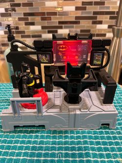 Imaginext DC Super Friends Bat Command Center playset with light and Batman