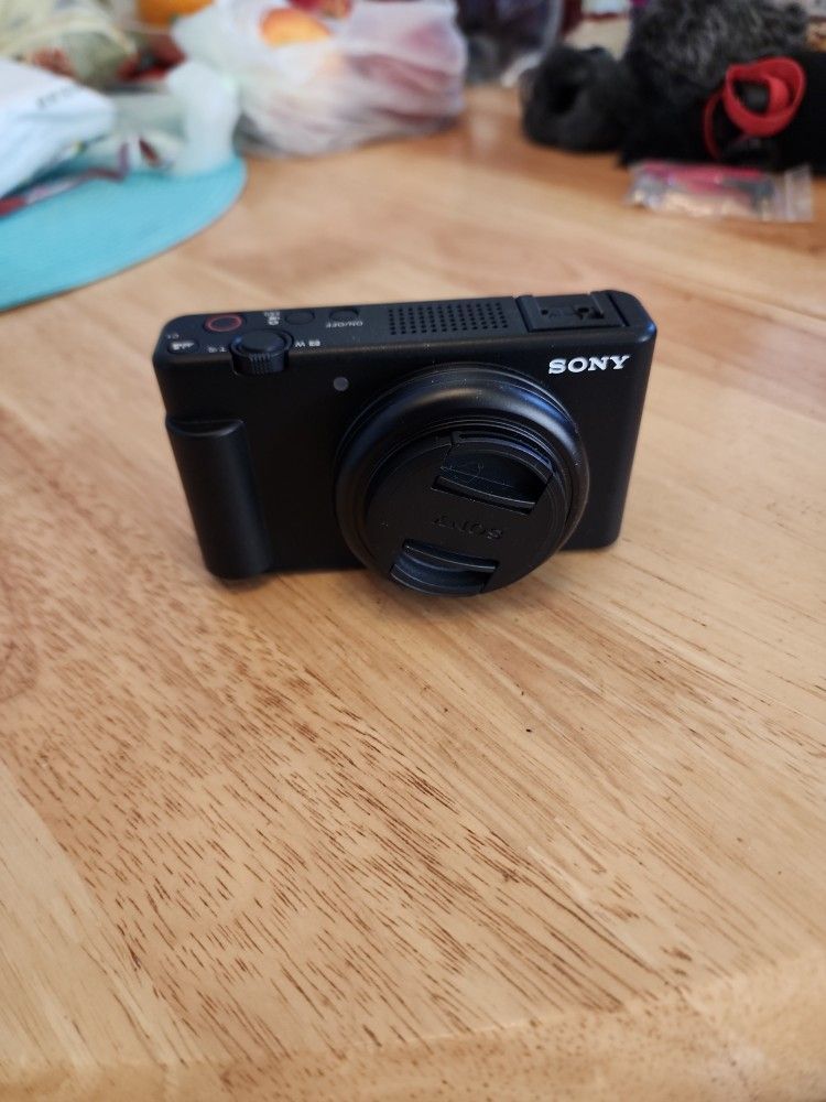 Sony - ZV-1F Vlog Camera with Rhode Mic and Sony Mic
