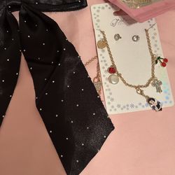 Princes Disney Snow White Bundle $18