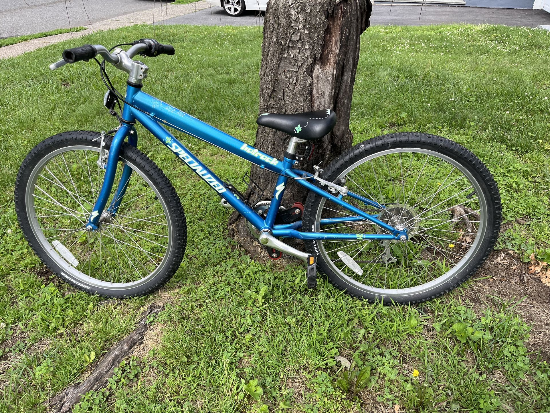 Specialized Hotrock Mountain Bike Size 24” ( Like New )