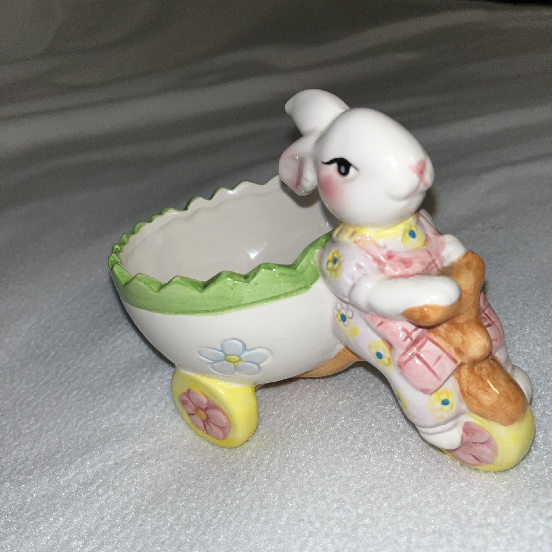 Easter Bunny Riding Tricycle Pot Ceramic Decoration B014