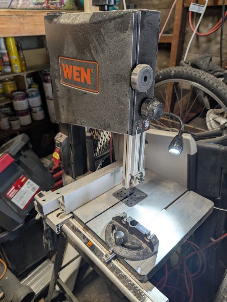 WEN 10inch Bandsaw with Stand