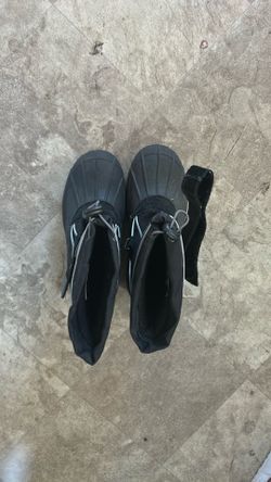 Boys snow boots size 4