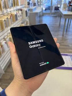 Samsung - Galaxy Z Fold 4 5G 7.6" (Unlocked) (Pre-owned) / 512GB / Heavy Used| $5 Down | Payment plan available