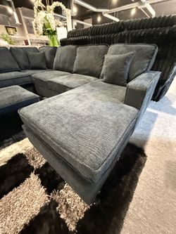SECTIONAL WITH OTTOMAN