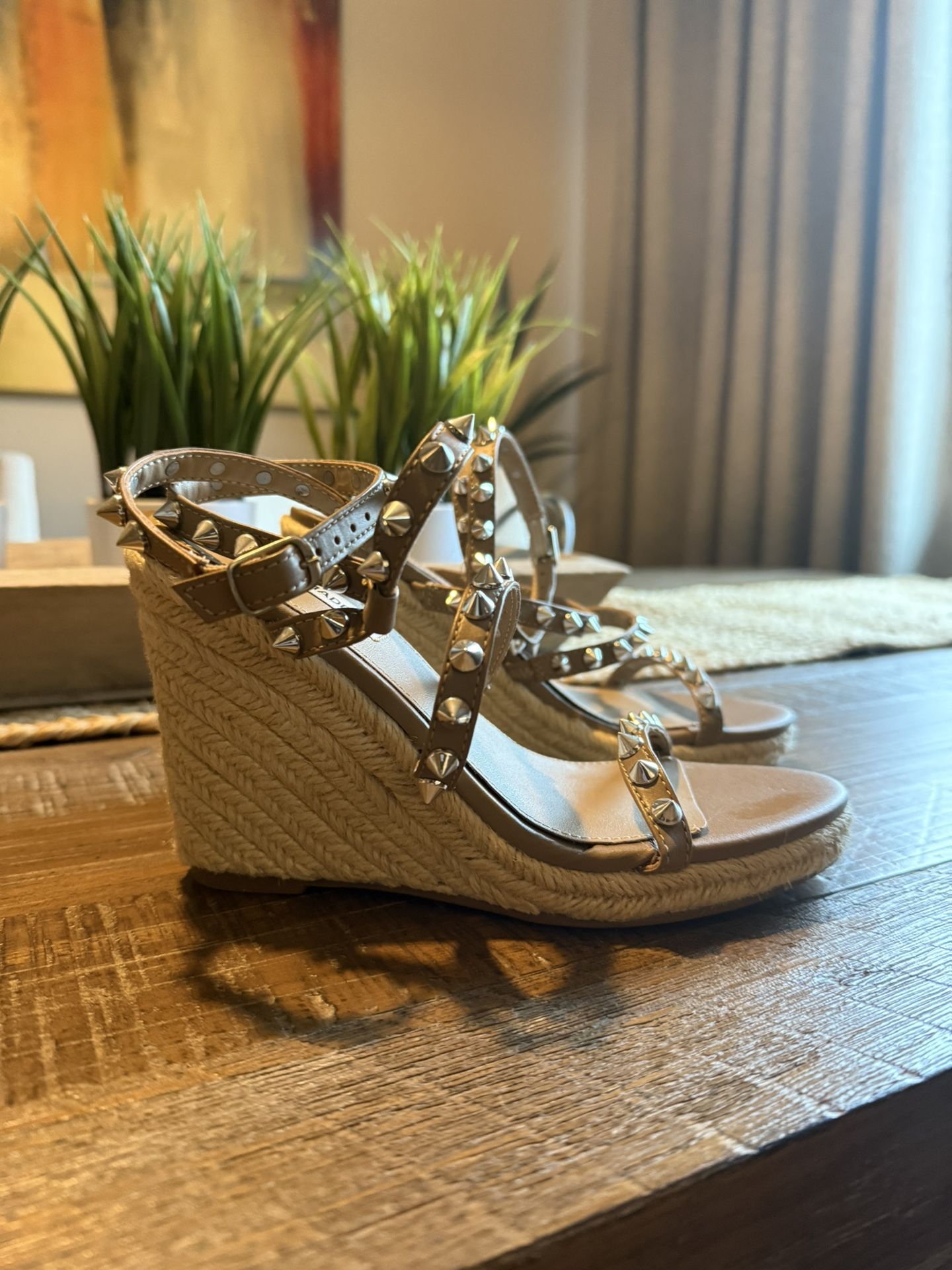 Steve Madden Wedge Sandals Size 6.5-LIKE NEW