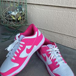 New size 8.5 women  pink sneakers