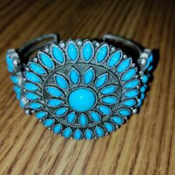 Turquoise color cuff bracelet size small Avon 2005 BRAND NEW IN BOX! 