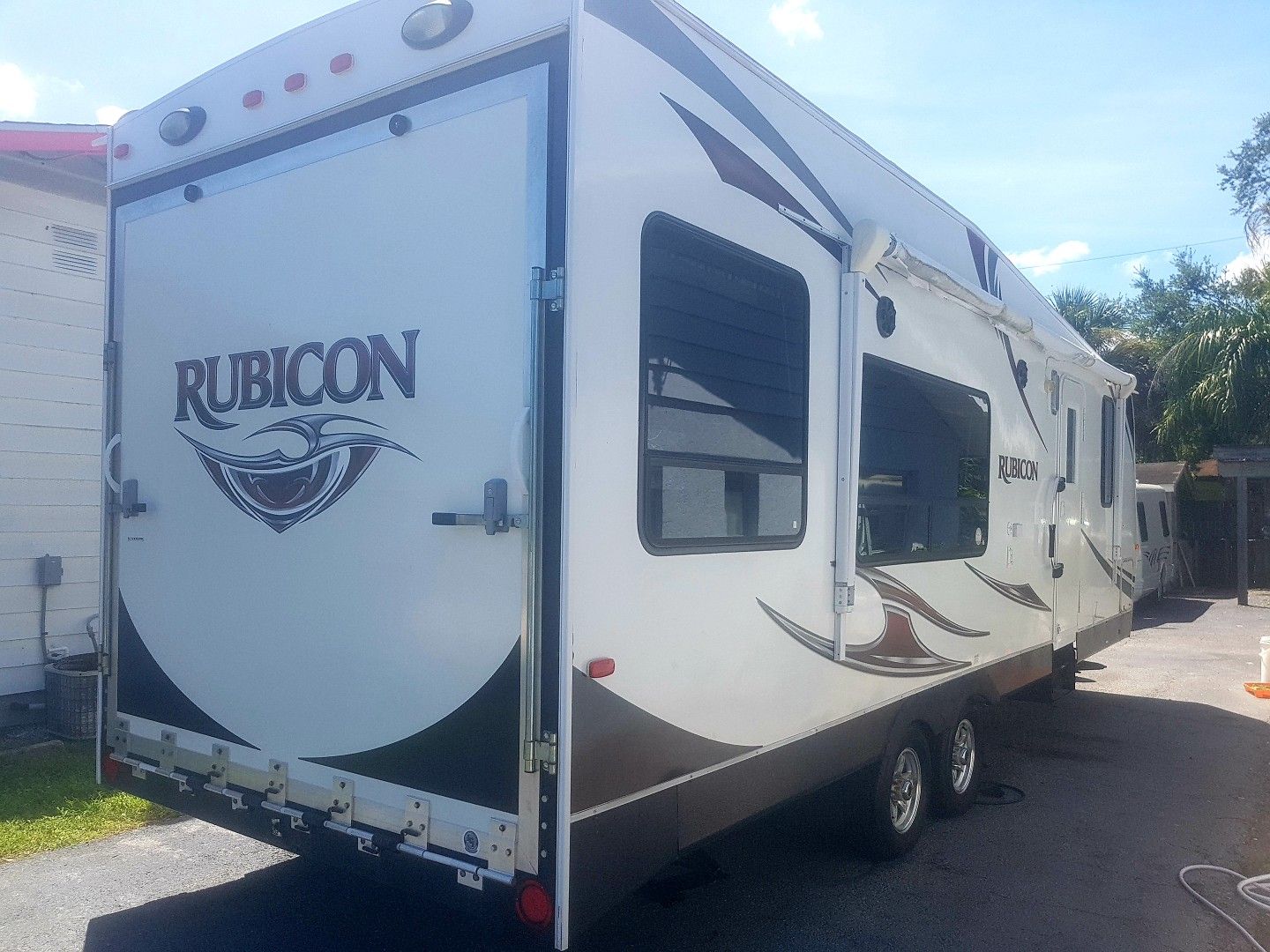 2013 Rubicon toy hauler travel trailer 29 ft nonsmoker no pets