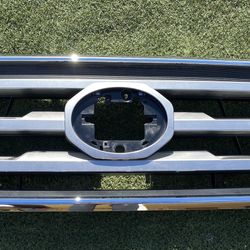 2016-2023 Toyota Tacoma Front Radiator Grill Grille w/ Chrome Surround OEM