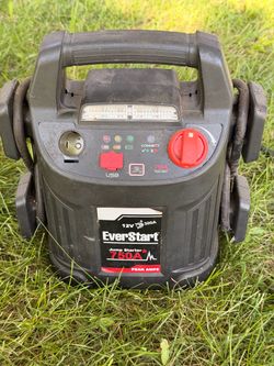 EverStart Jump Starter 750A Peak 12V with USB & Light