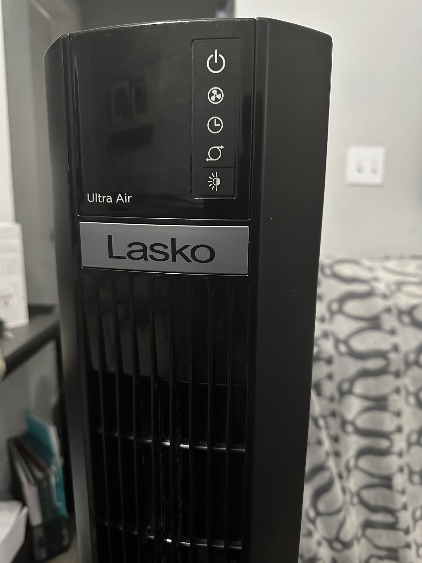 Lasko 48 Ultra Air Tower Fan for Sale in Chicago, IL - OfferUp