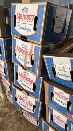 Box Of Cantaloupe For Sale/ Caja De Melon