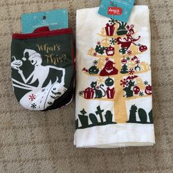 The Nightmare Before Christmas Kitchen Towel With Oven Mitts