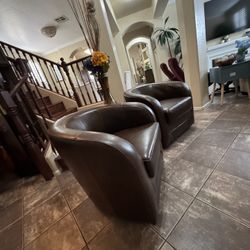 Beautiful Set Of Two Swivel Accent Chsirs In Excellent Confiti