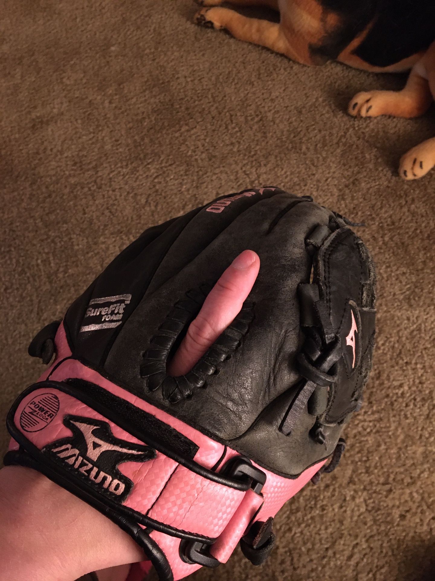 Women’s mazuno pink and black softball glove