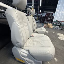 2013 Toyota Sienna Sits