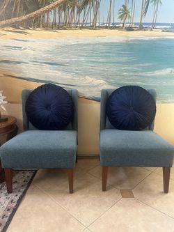 2 Sofa Chairs + 2 Pillows