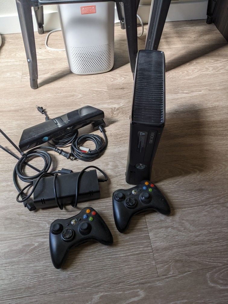 Xbox 360 Kinect Sensor Wireless Controllers & Games