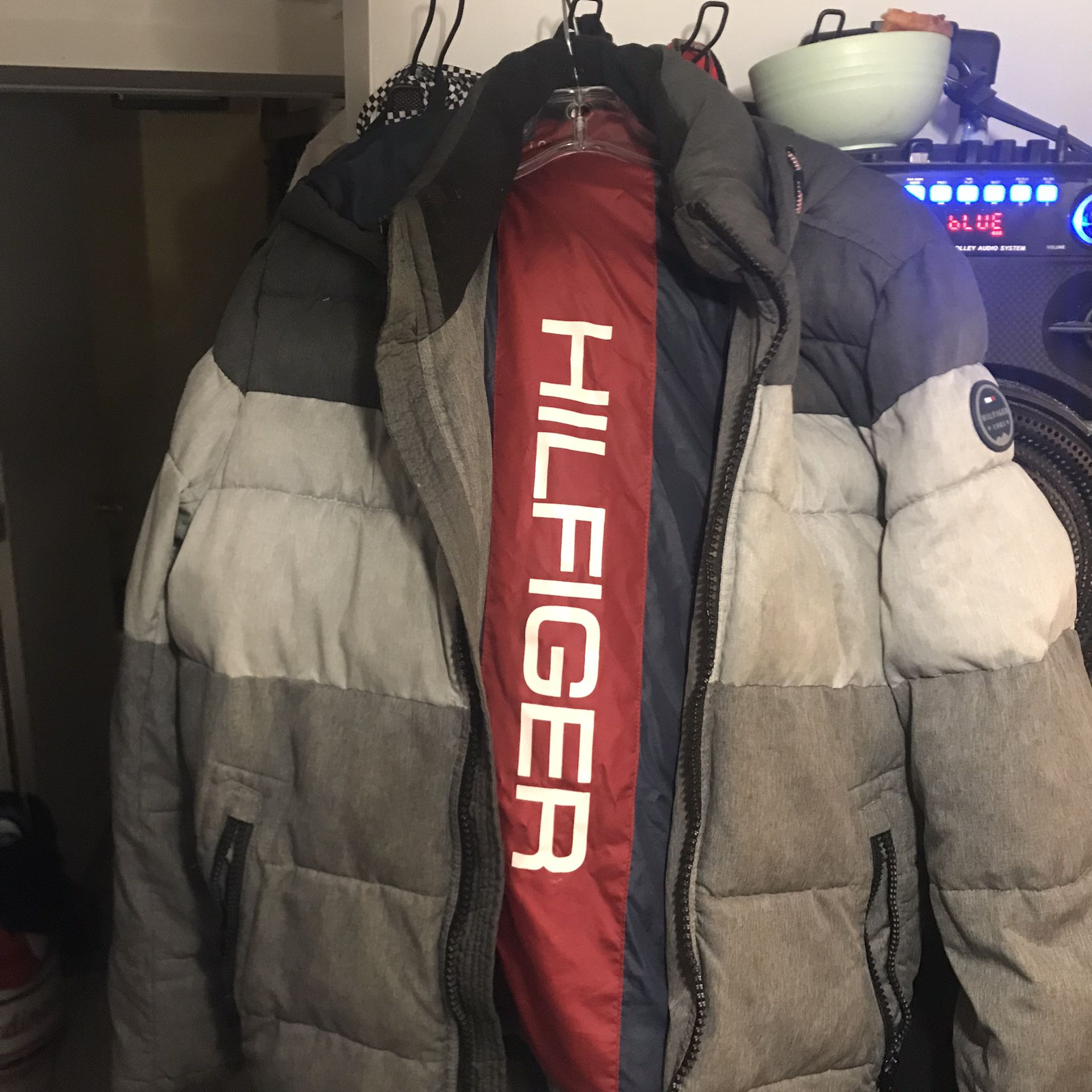 Tommy Hilfiger puffer jacket with hood right