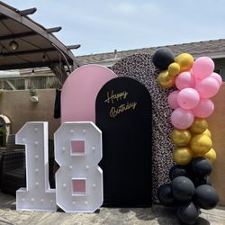 Marquee Numbers Large 18th-Birthday: Lights Up