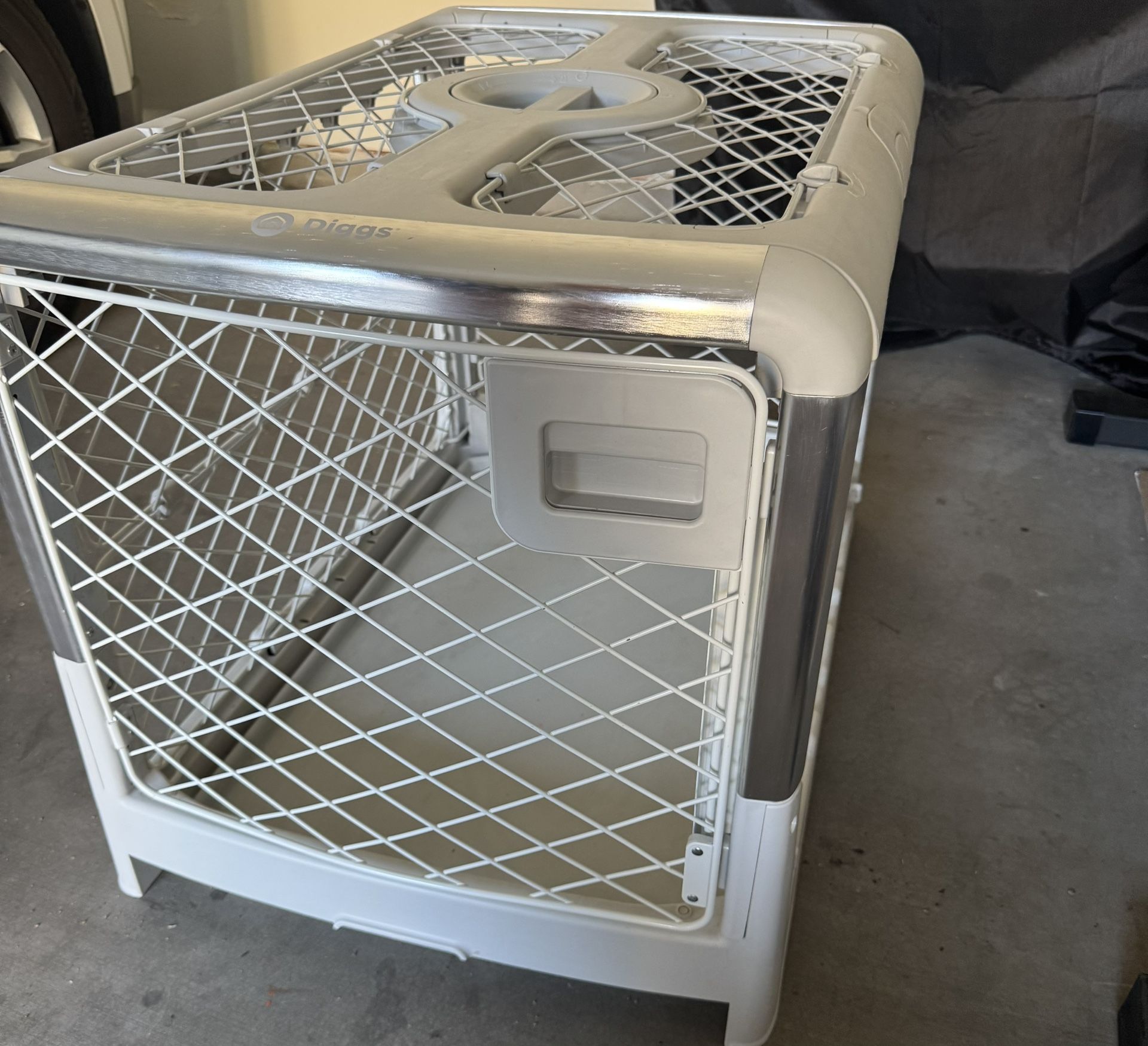 Diggs Revol Dog Crate - medium size