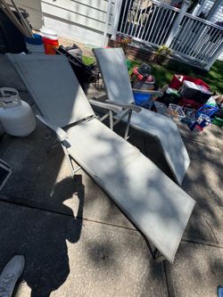 set of 2 lounge chairs