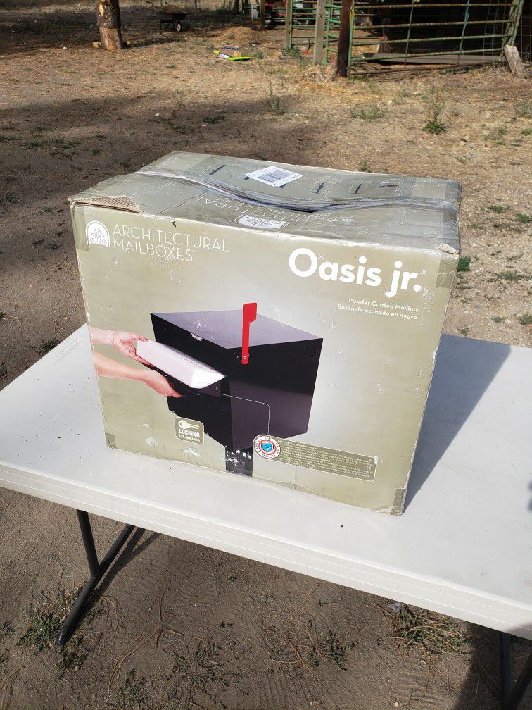 Oasis Jr Locking Mail Box
