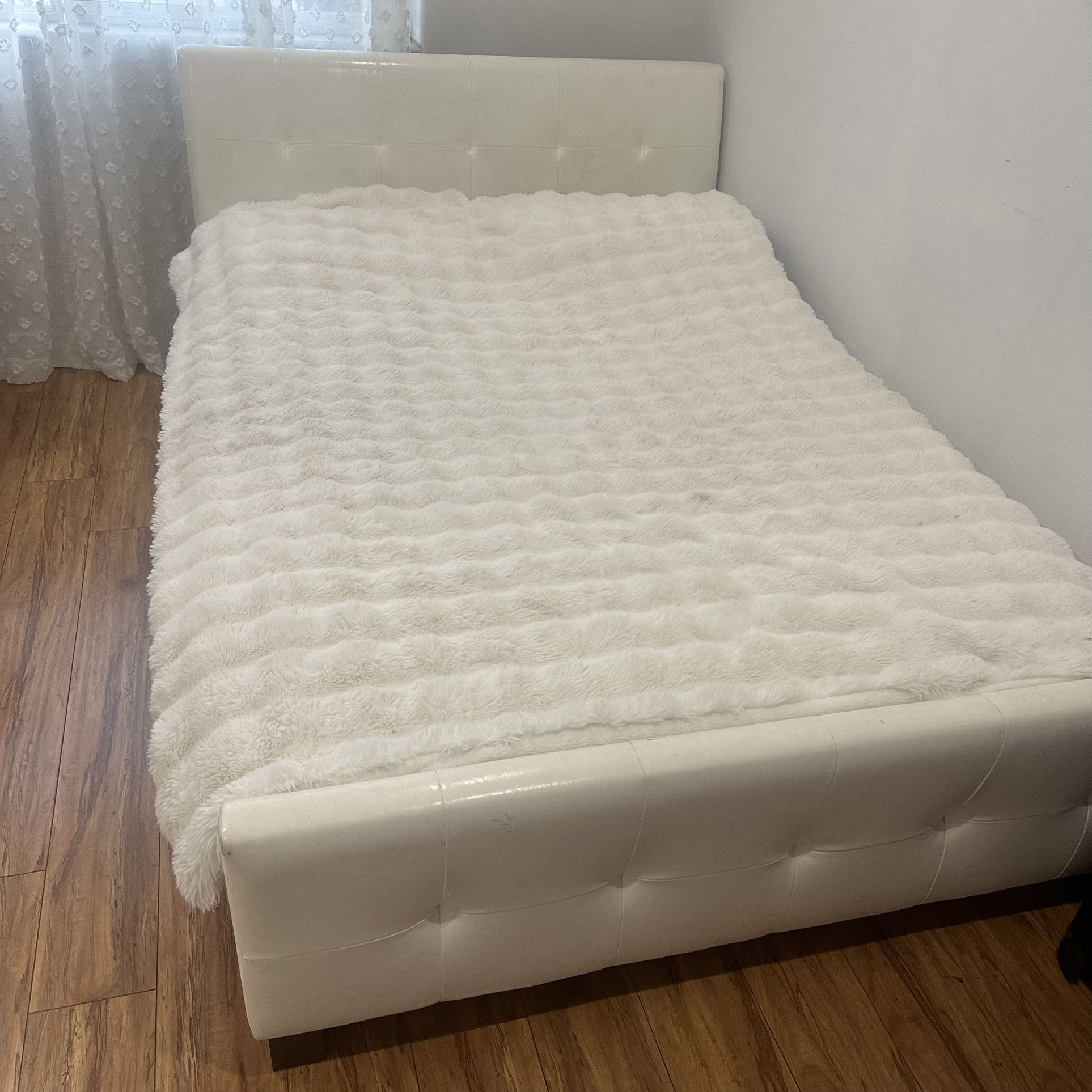 White Tufted Full Size Bed with Mattress & Bedding
