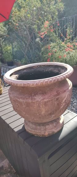 🌿 LARGE DECORATIVE FIBERGLASS PLANTER