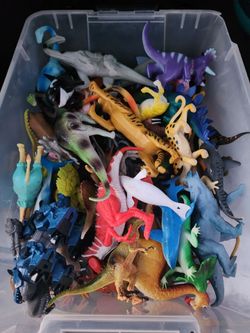 Tote full of dinos/animals mix