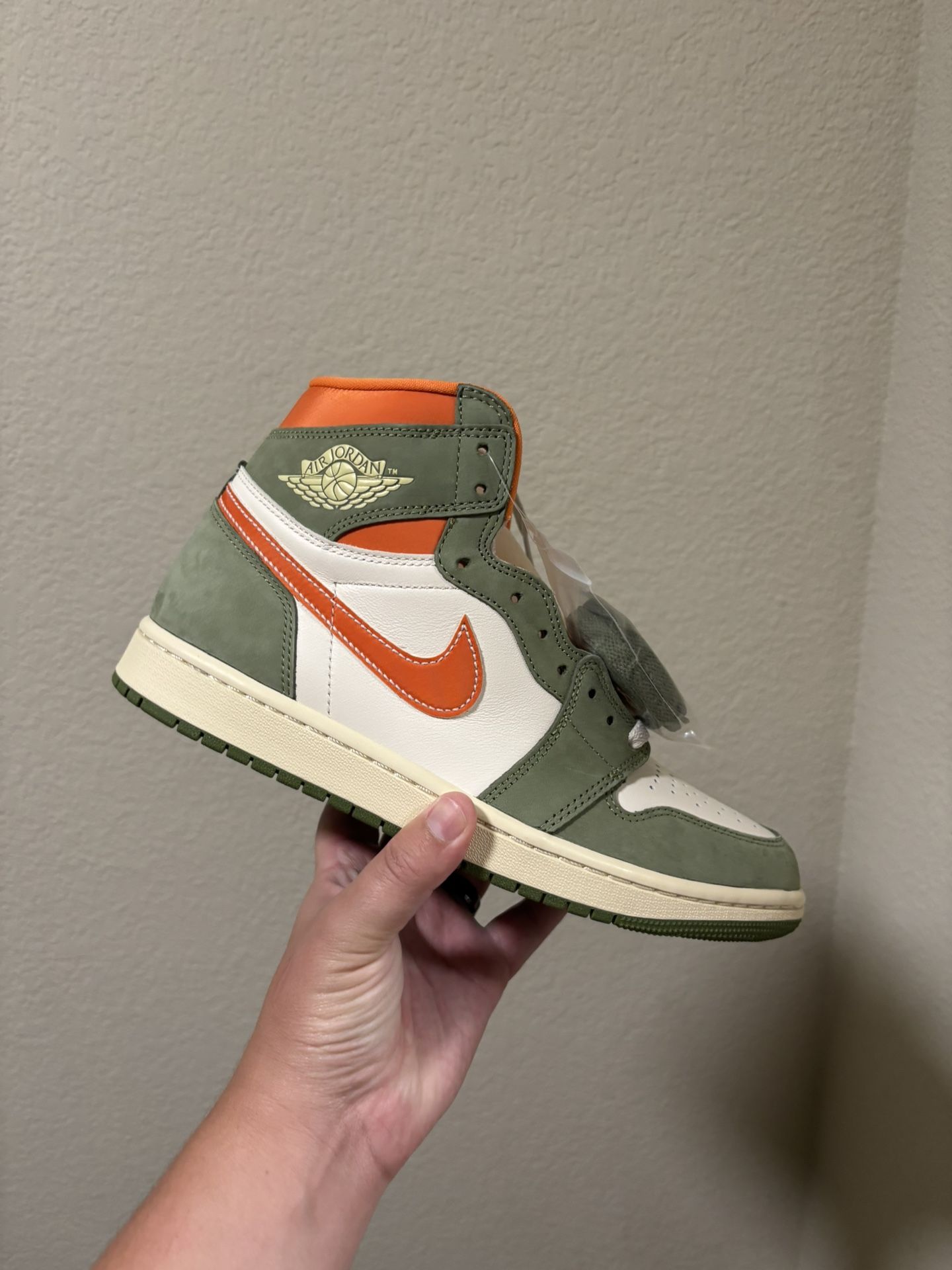 Jordan Retro 1 Green And Orange 
