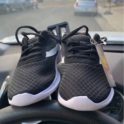 Boys Athletic Mesh Jogger Shoes Size 1