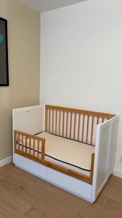 Crib / Toddler bed with 2 drawers
