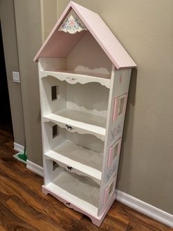 Kids bookshelf