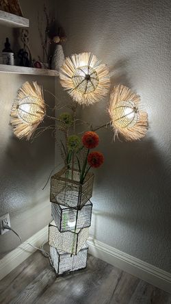 LUVODI FLOOR LAMPS 43-in Multiple finishes Standard Floor Lamp with Rattan Shade