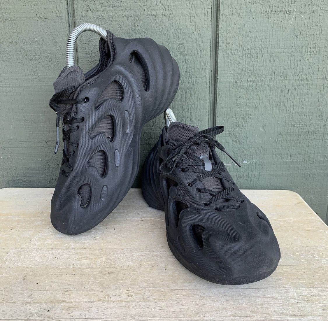 Adidas AdiFom Q athletic shoes black carbon gray Men / Youth Size 4