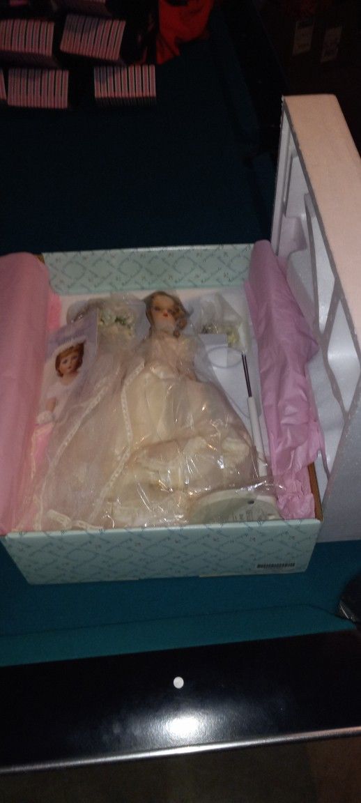 2002 REPLICA OF 1947 MADAME ALEXANDER BRIDE DOLL NEW IN BOX