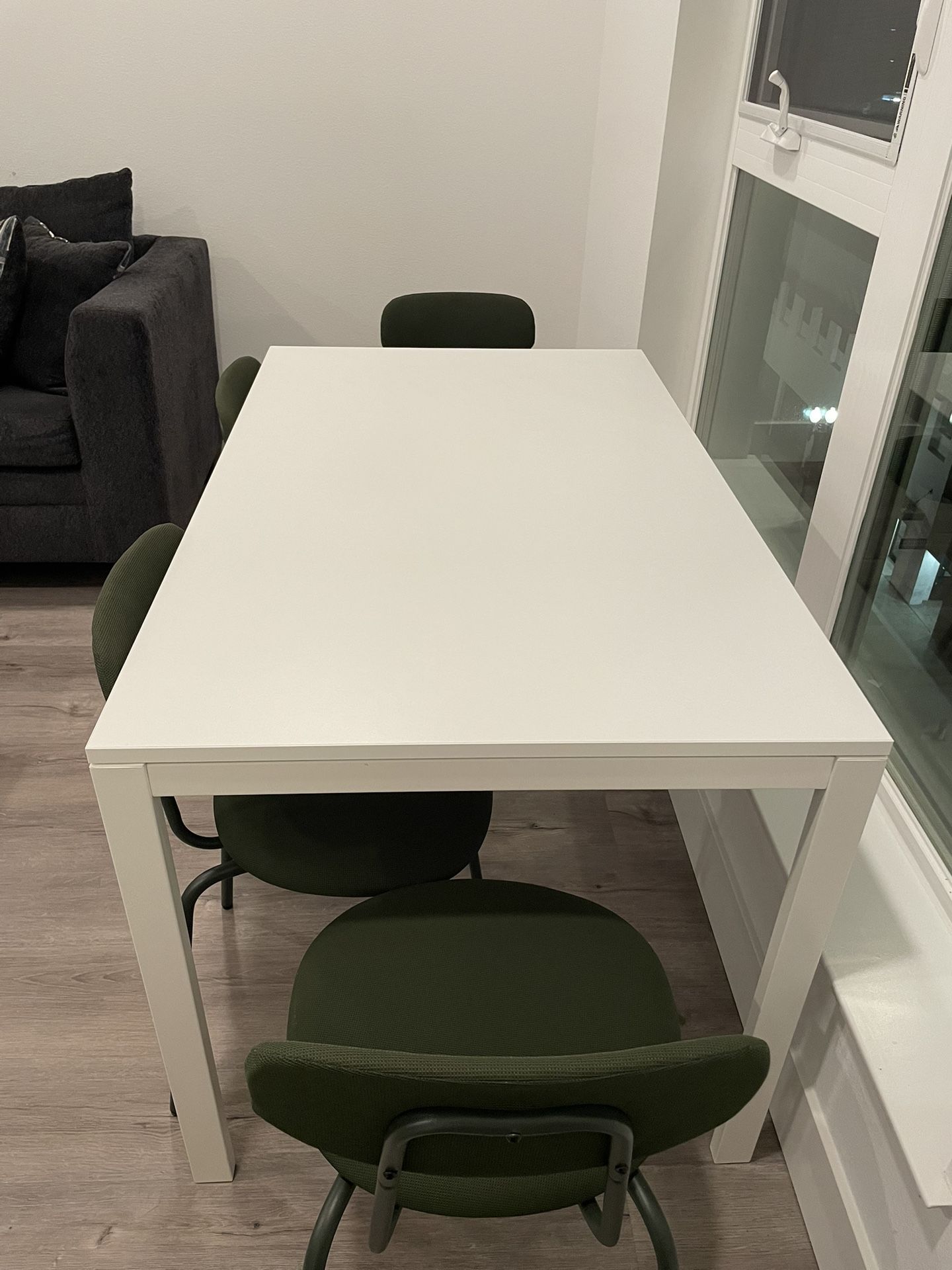 Dining Table With 4 Chairs 