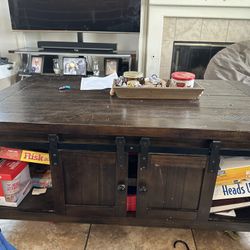 Coffee Table With The End Tables