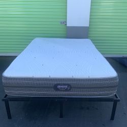 Queen Platform Bed Set. 