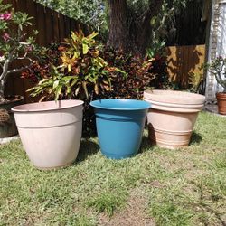 Preowned set of three large plastic flower pots