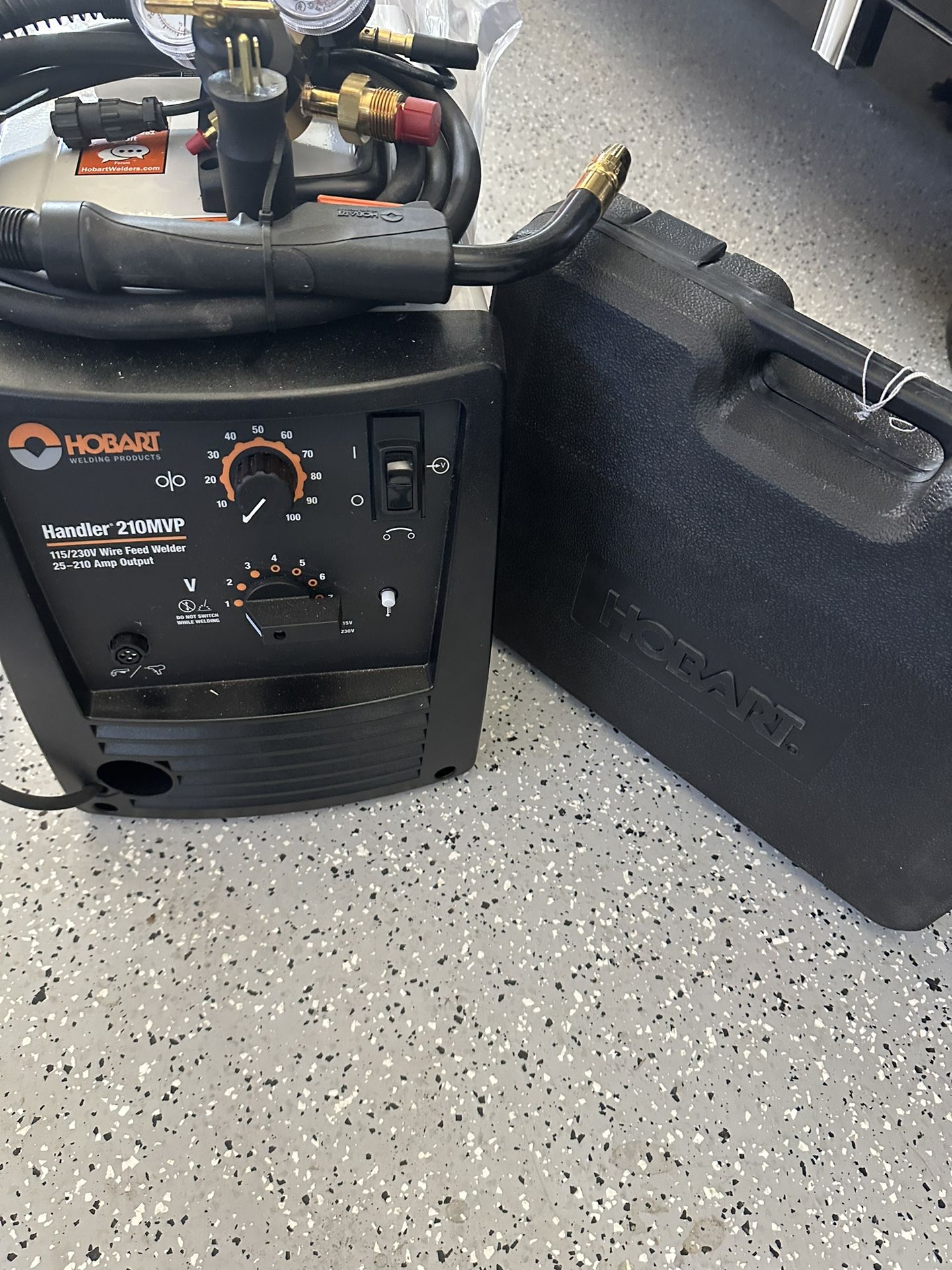 NEW Hobart Handler 210MVP Mig welder