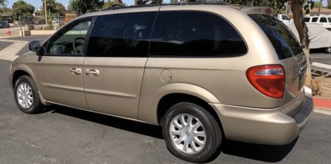 2003 Chrysler Town & Country