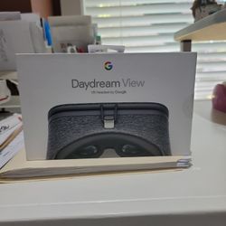 Google Daydream VR Headset Goggles and Controller NEW