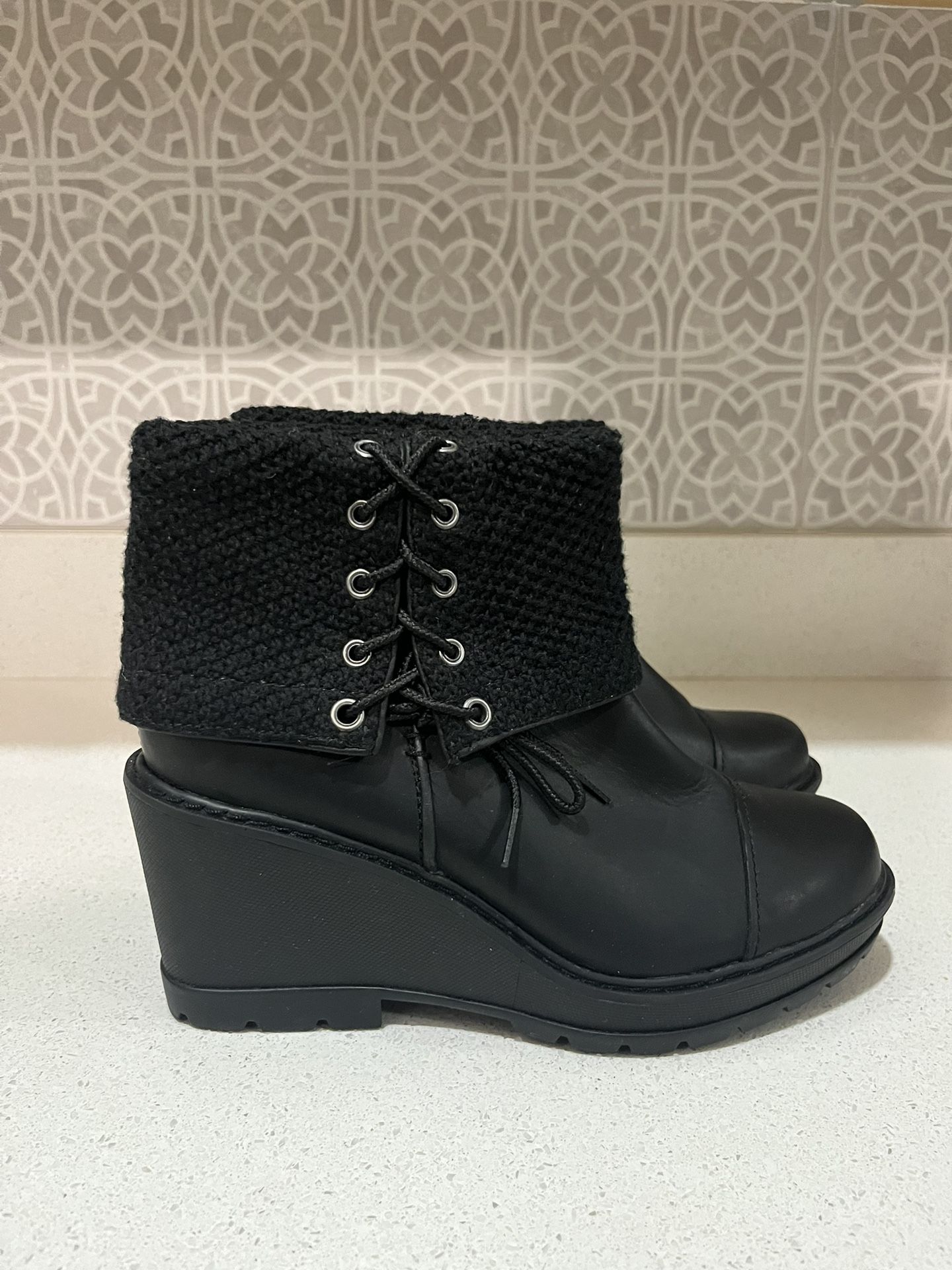 Womans (Size 7.5) Fold Down Timberland Leather Wedge Boots