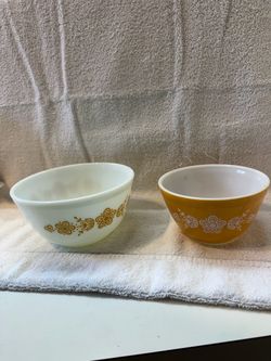 Pyrex Butterfly Gold Mixing Bowls Set of 2