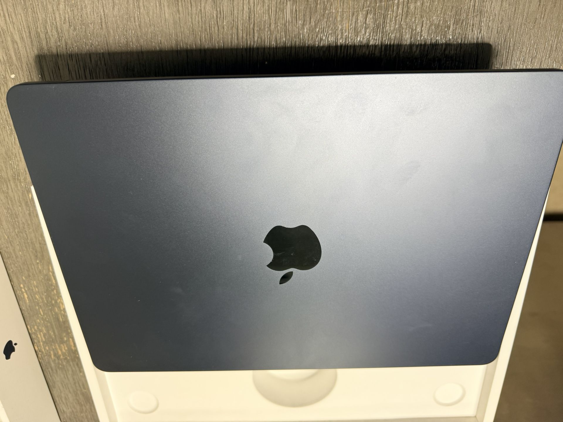 13 Inch Mack book Air M3 256gb 