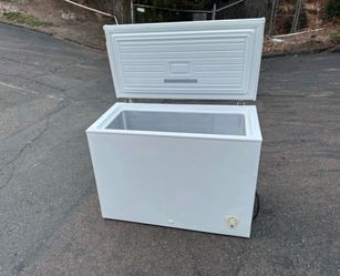 Freezer Large household deep chest hard to find size