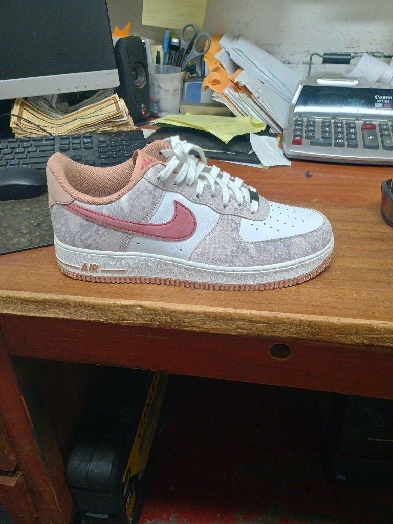 Nike Air Force 1 '07 Lv8